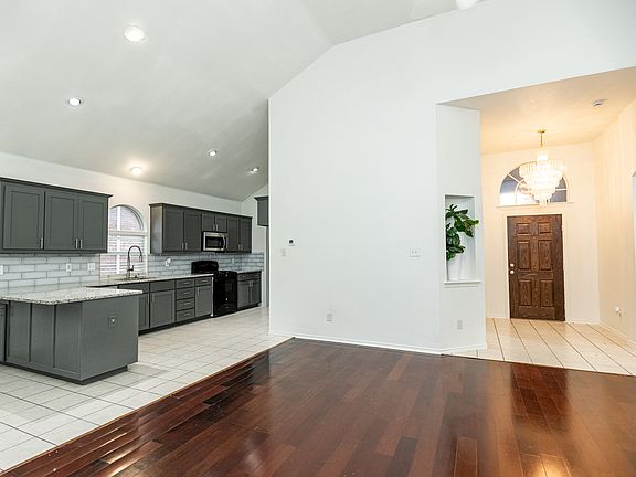 5th image of 9901 Bend Ct