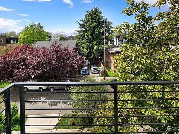 5th image of 410 Federal Avenue E #D