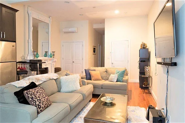 Rented by Bold New York | media 33