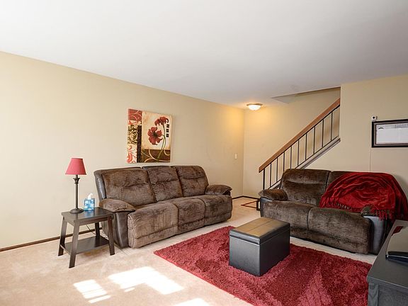 5th image of 214 Dartmouth Ct Unit B
