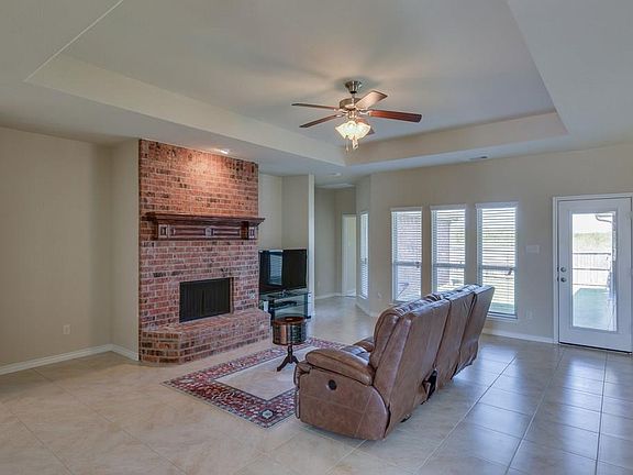 2nd image of 1000 Lincoln Dr