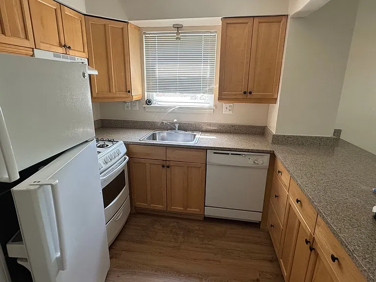 657 Childs Ave — Photo 7