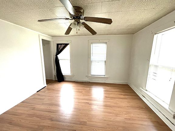 3rd image of 18 Robinson St #2