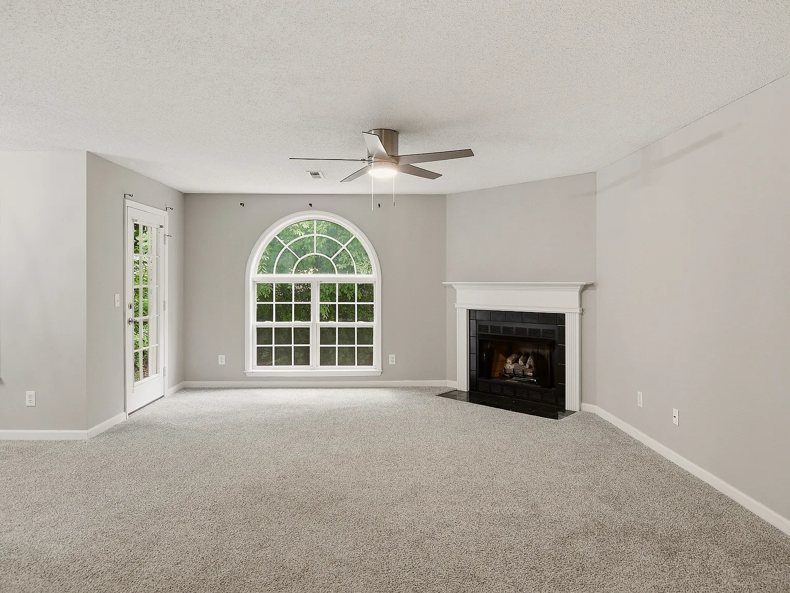 2 bed, 1070 sqft, $1,450 — Photo 4