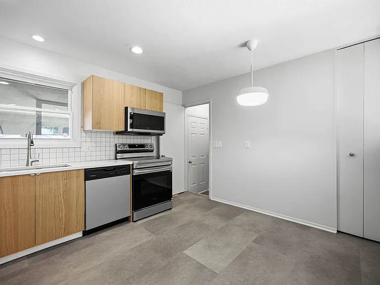 3314 S 122nd St — Photo 3