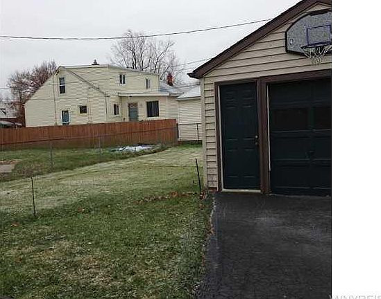 2nd image of 182 E Grand Blvd