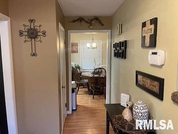 3rd image of 1001 E Dulle St