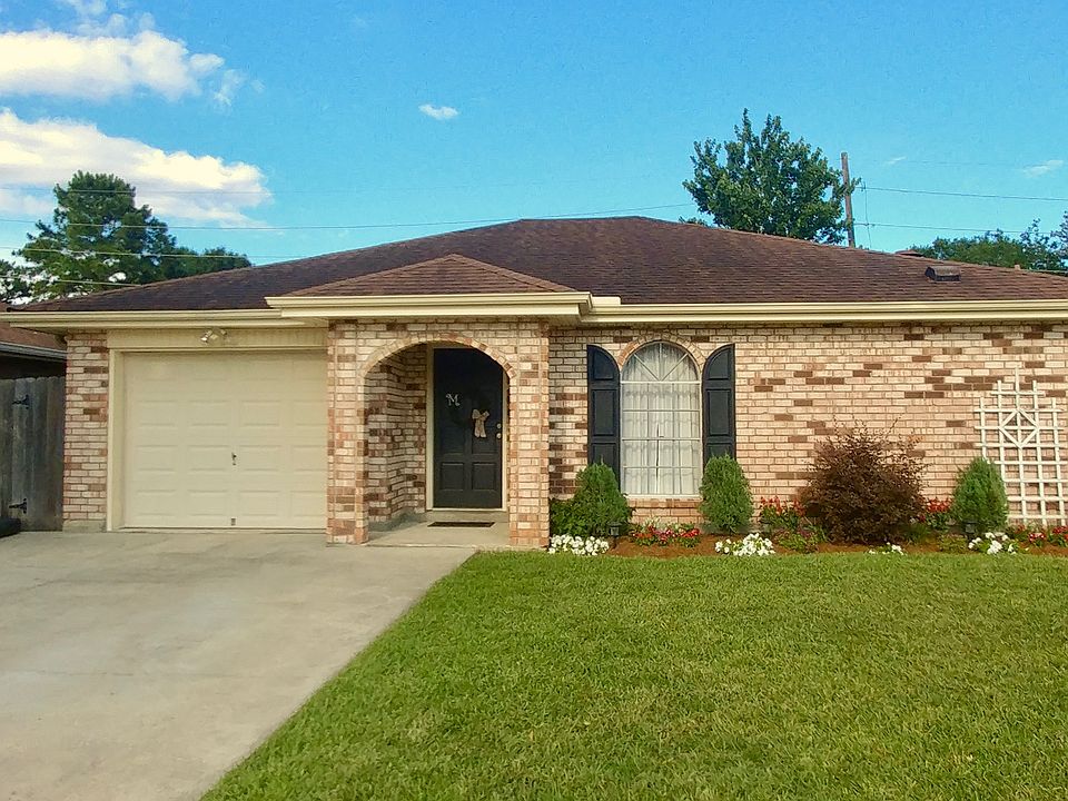 1st image of 3304 Castle Dr