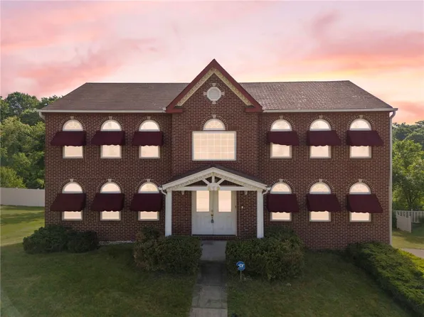 819 Emerald Dr, New Kensington, PA 15068