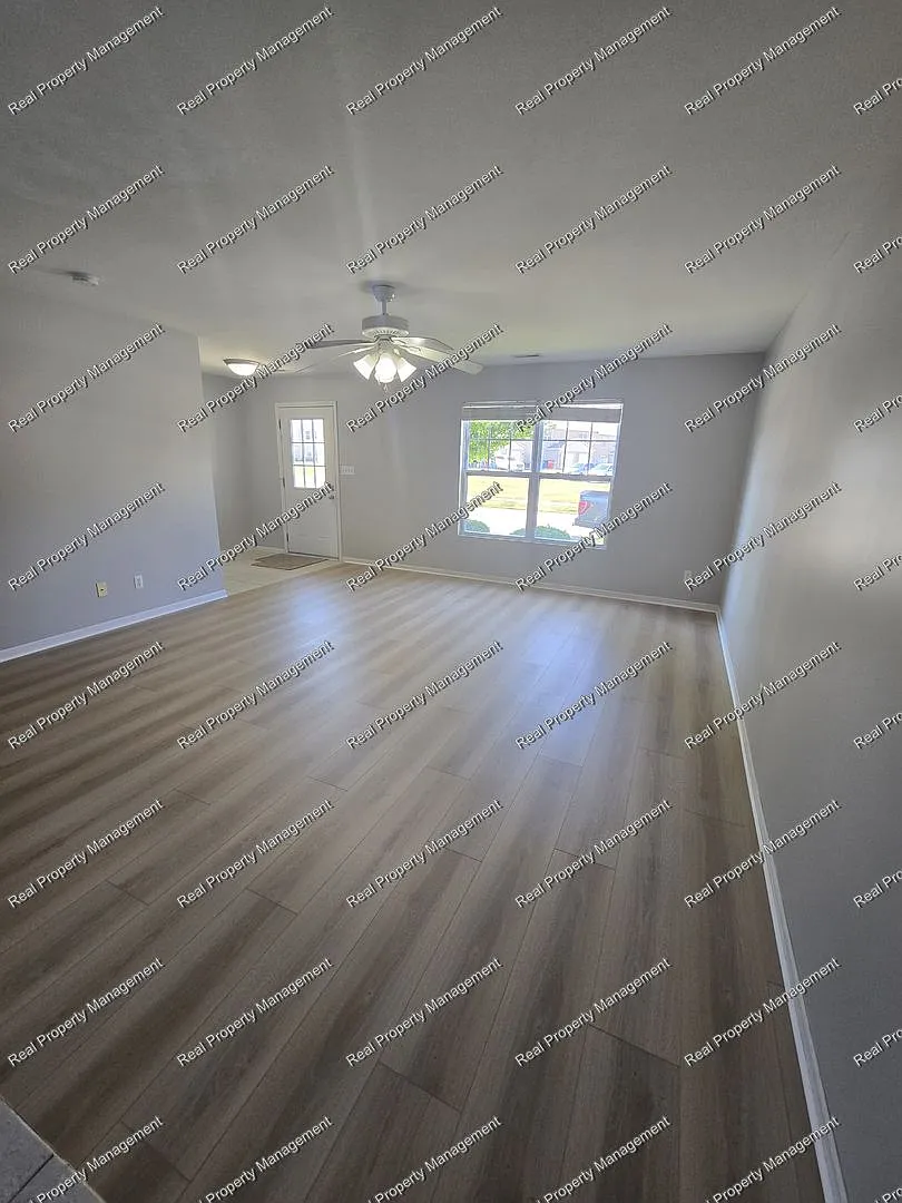 Three Bedroom Town Home — Photo 2
