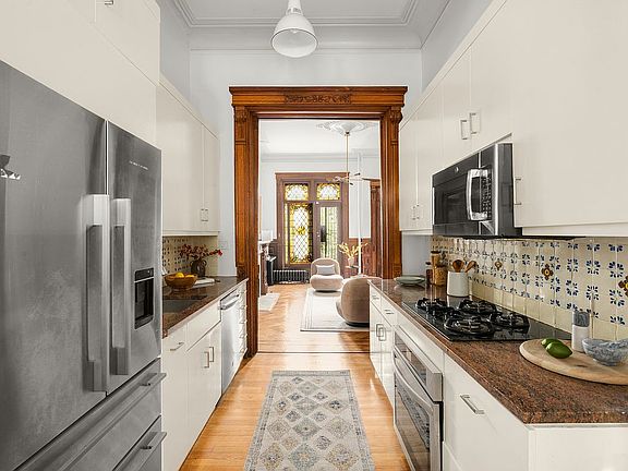 4th image of 861 President St