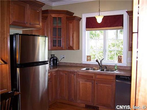5th image of 203 Newbridge St