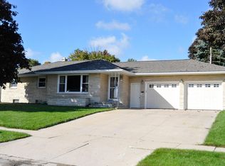 918 S 6th Ave, West Bend, WI 53095