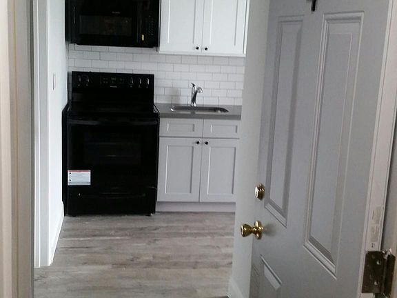 2nd image of 32 King St #4