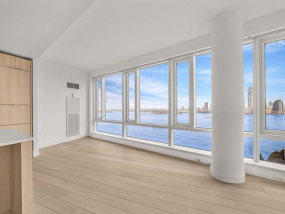 4th image of 70 Little St W Unit 20-C