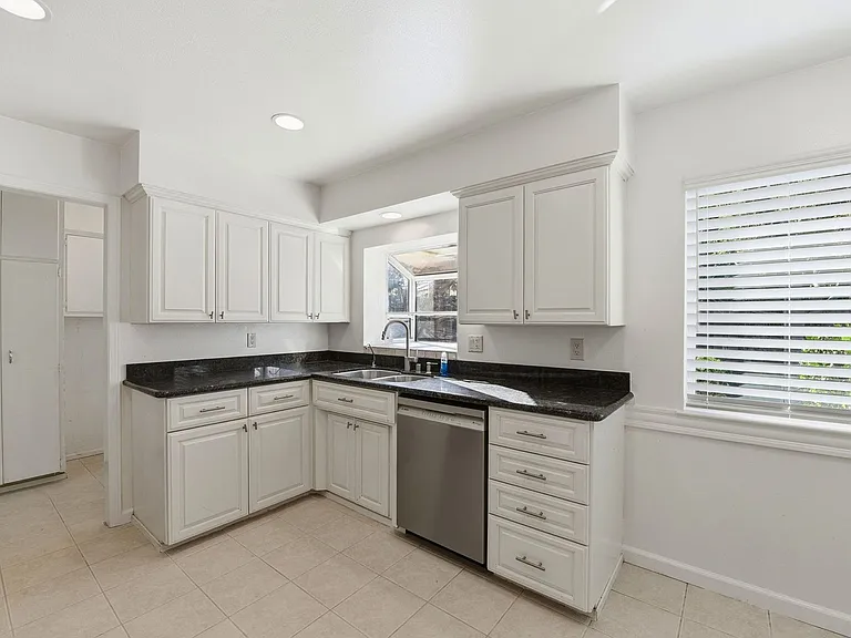 1559 Chambers Dr — Photo 19