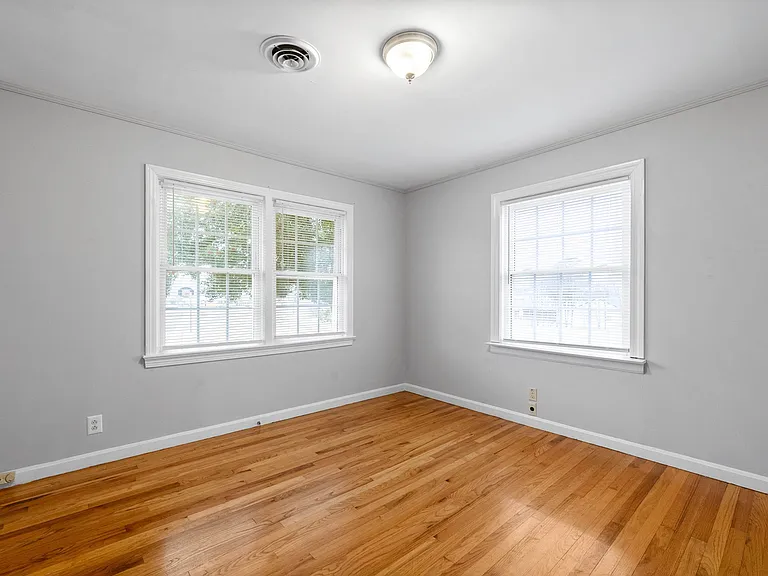 1319 Fort Campbell Blvd — Photo 8