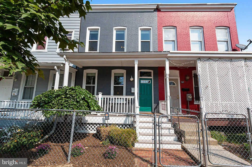 729 Morton St NW photo 1