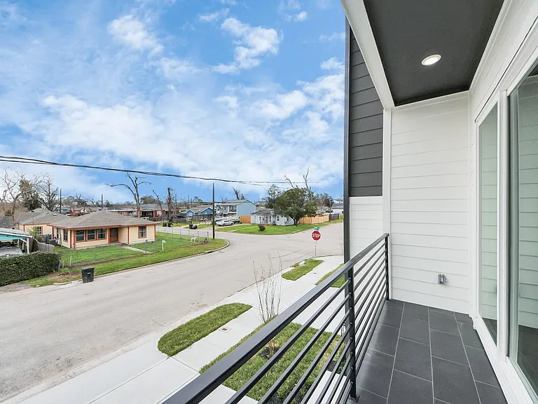 1216 English St — Photo 24