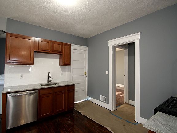 3rd image of 168 Chatham St Floor 1