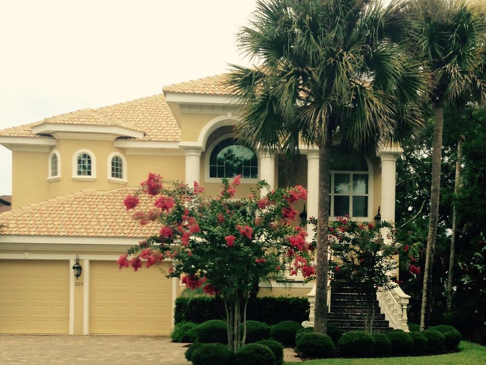1st image of 209 S Riverwalk Dr