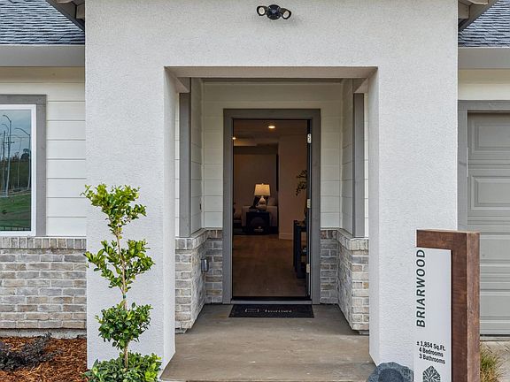 2676 Wesley Way Entrance