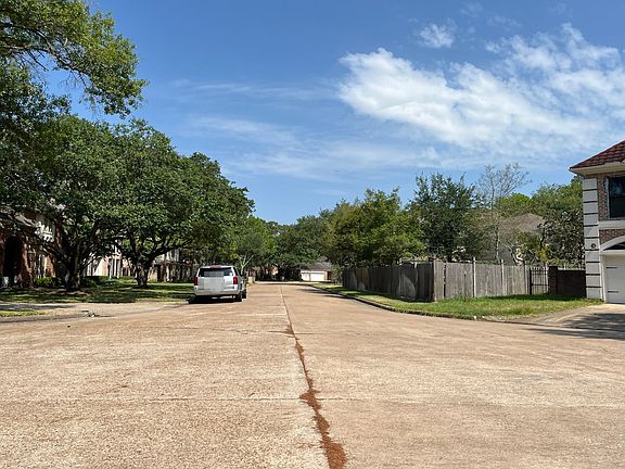 5th image of 411 Tealmeadow Ct