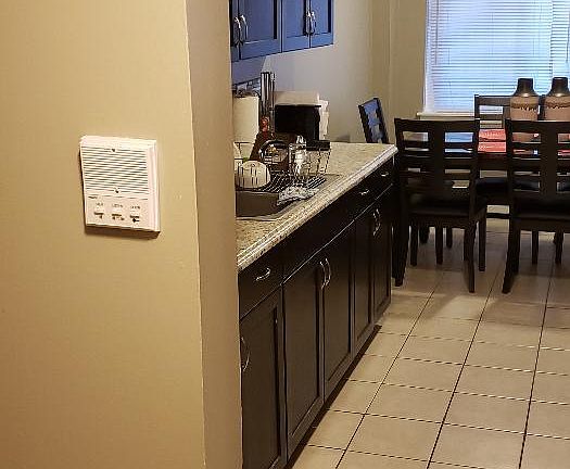 3rd image of 609 Oakton St APT 1C