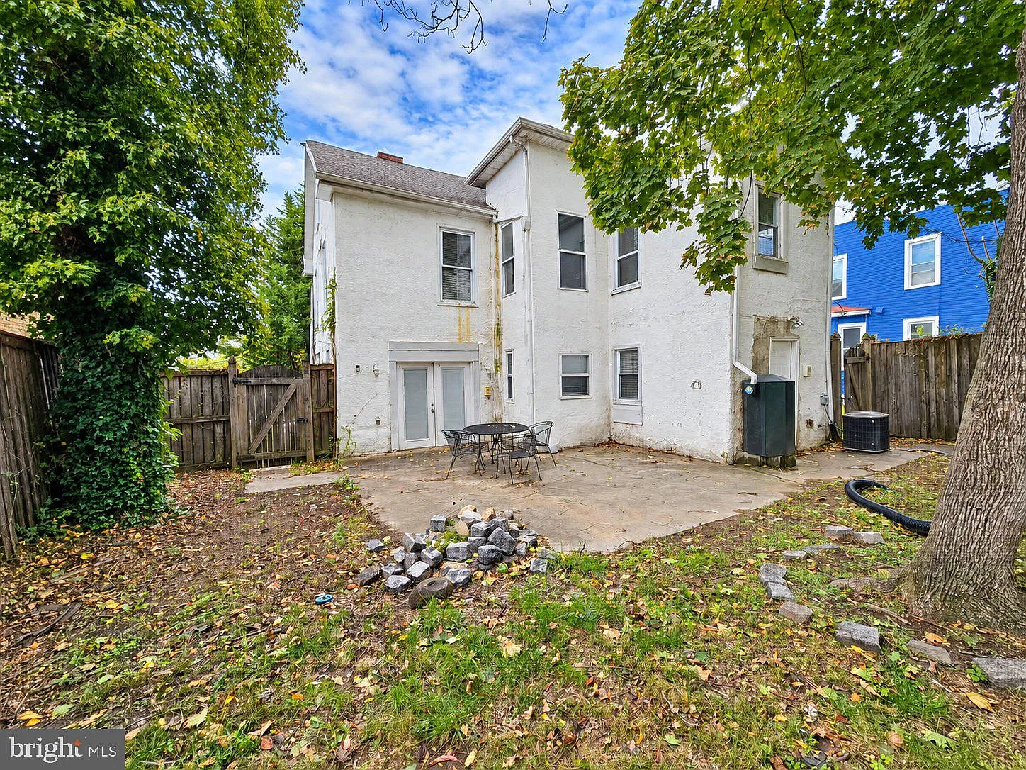4 bed, 2.5 bath, 2541 sqft, $3,200 — Photo 3