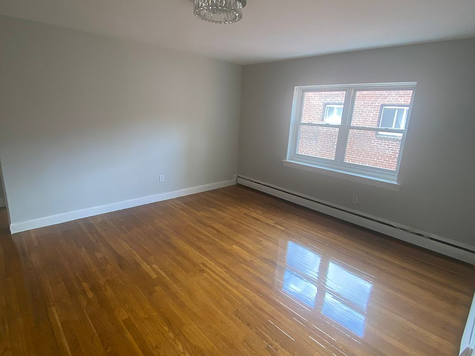 2nd image of 69-69 Chiswick Rd #14L