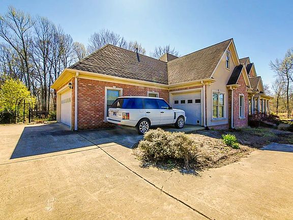 4th image of 660 Maple Hill Dr
