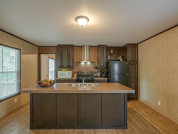 5th image of 15902 Shalamar Dr