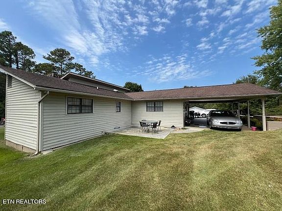 3rd image of 702 Dixie Lee Cir