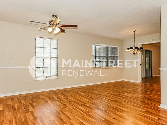 3rd image of 909 Warbler Ct