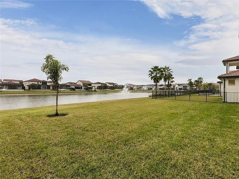 10511 Royal Cypress Way — Photo 36