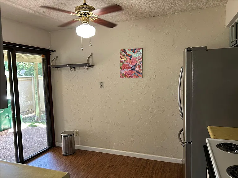 9509 Blue Creek Ln — Photo 8