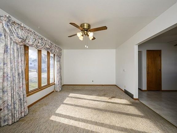 3rd image of 906 E Ashland Ave
