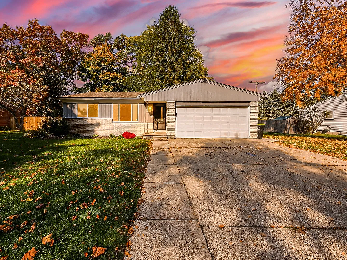 Spacious 3-Bedroom Home in Commerce Township! — Photo 1