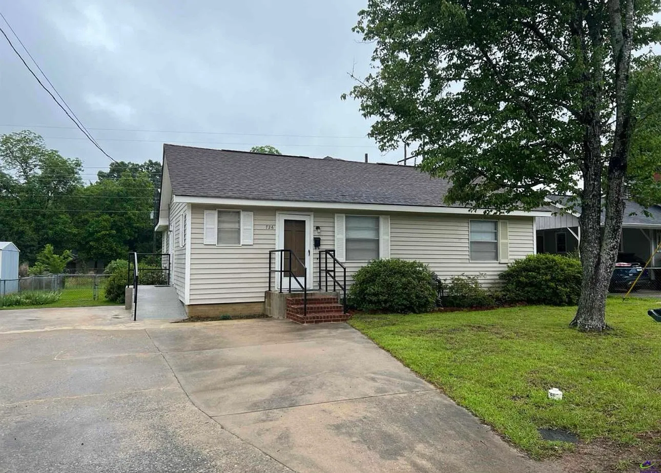 5 bed, 1332 sqft, $1,900 — Photo 1