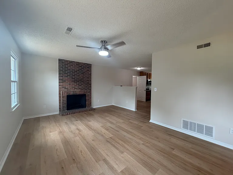 705 Lakecrest Ave — Photo 7