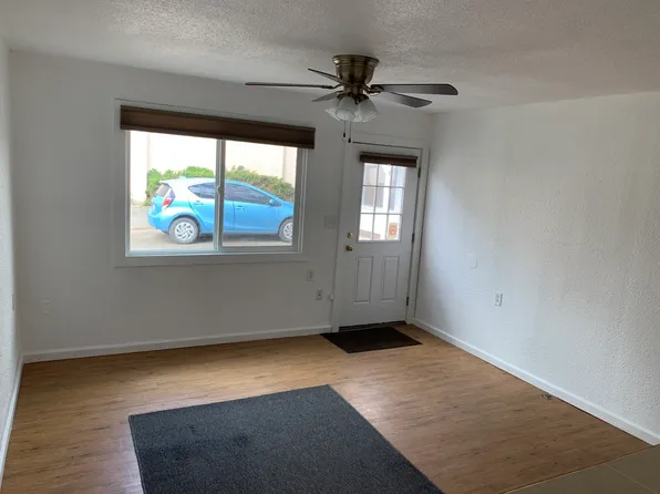 3741 W G St #B, Bremerton, WA 98312