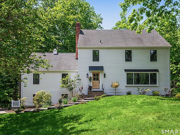 4th image of 131 Fieldcrest Drive