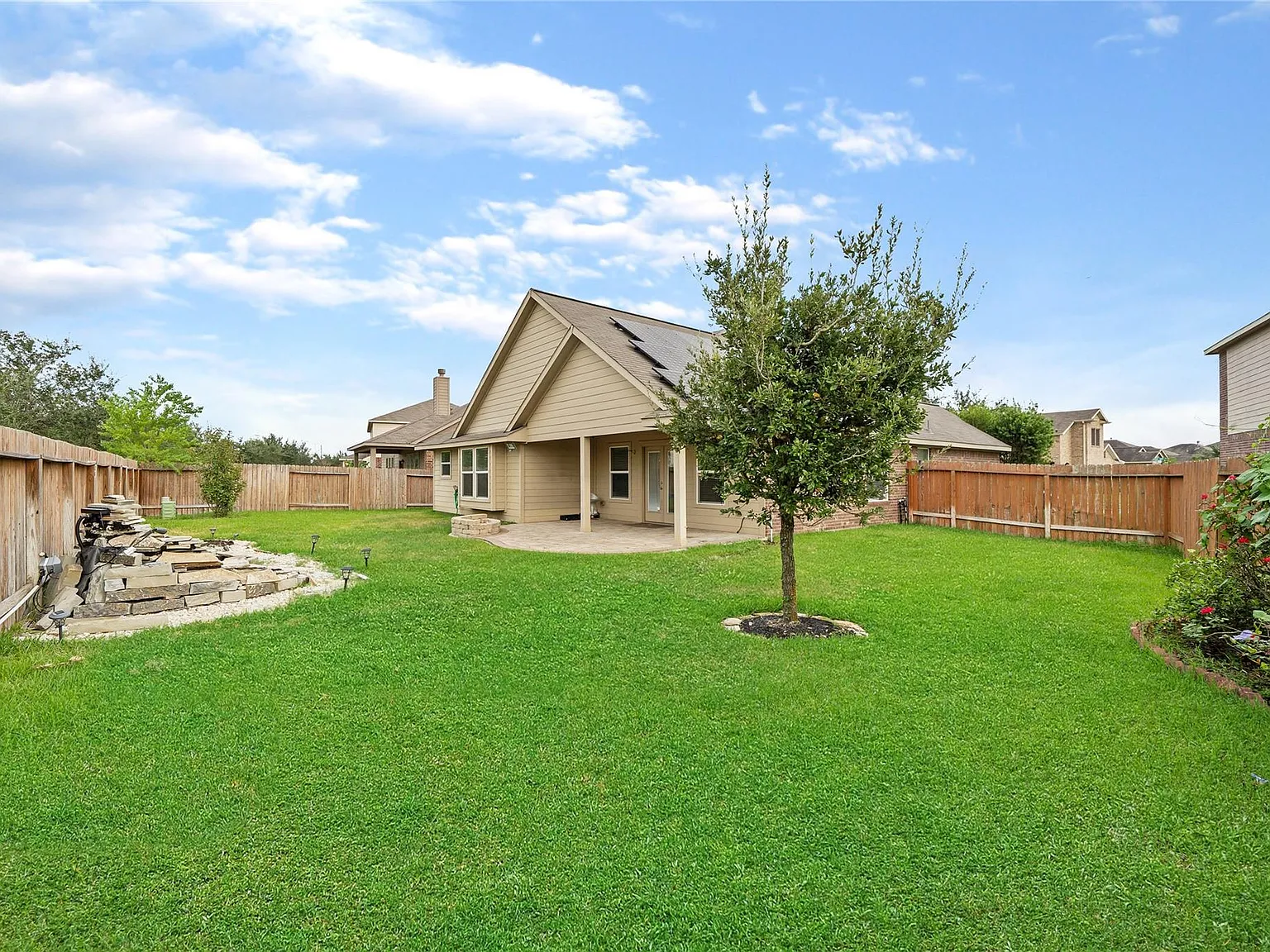 3 bed, 2.0 bath, 1894 sqft, $2,500 — Photo 4