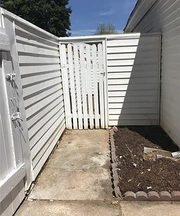 4th image of 6935 Stonington Ln #18