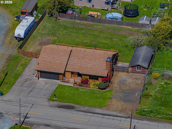 2nd image of 1601 Maple St