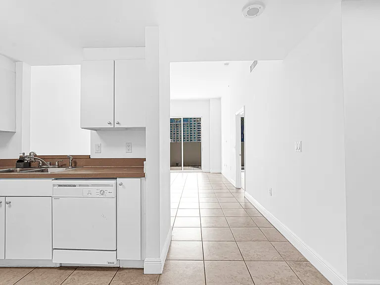 1250 S Miami Ave #812 — Photo 8