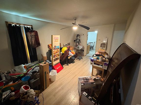 3rd image of 905 Cedar St
