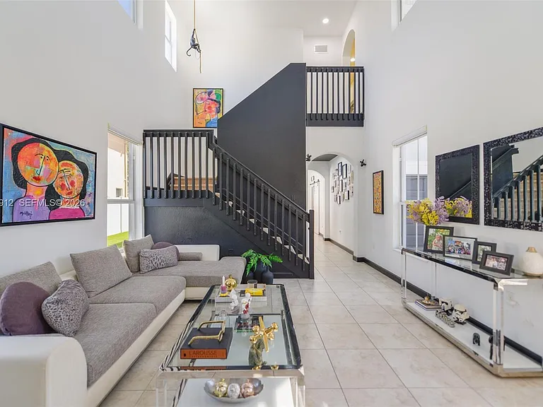 9101 SW 169th Pl — Photo 3