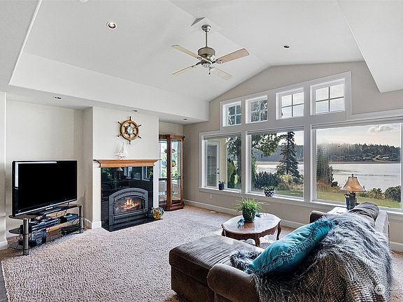 Cozy up next to the fire with a good book and watch the marine life from the comfort of your sofa.>