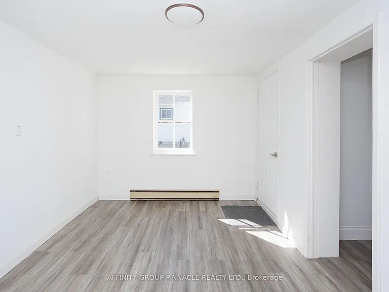 6 Duke St — Photo 2